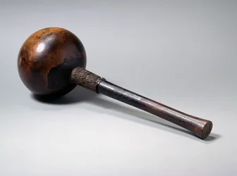 Knobkerrie lié par fil de fer (bois)